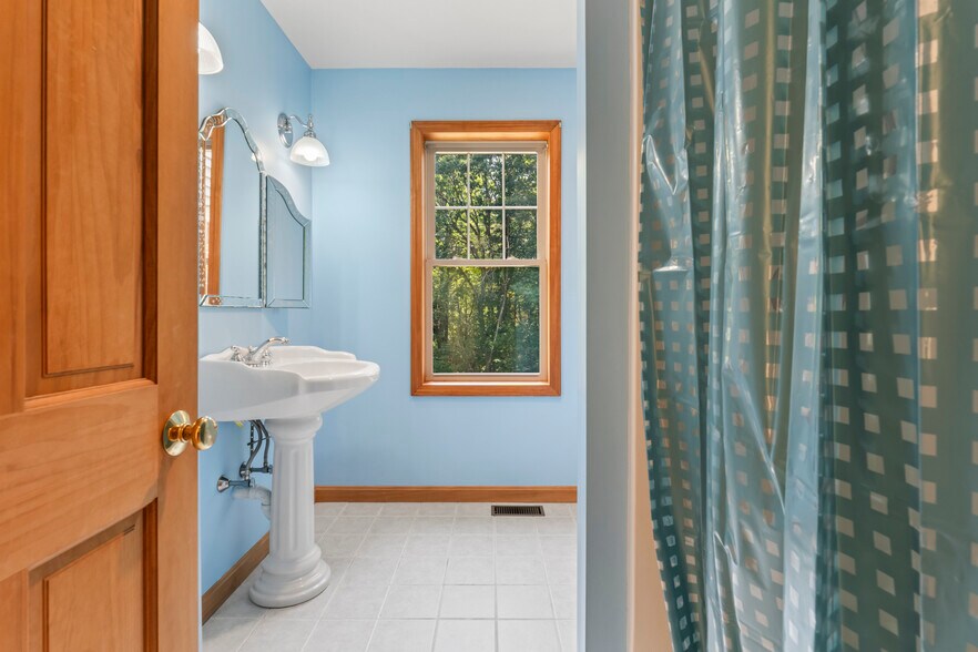 More Photos Of 41 Hobbs Rd, West Newfield Specialty For Sale