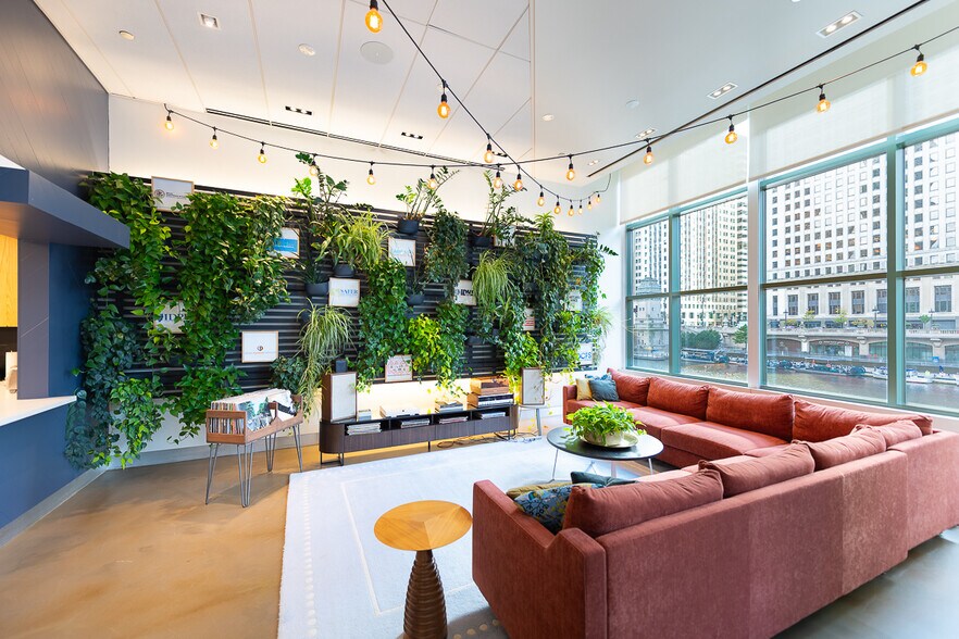 More Photos Of 325 N Wells St, Chicago Office For Sale