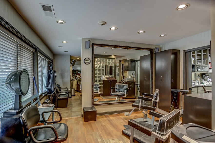 More Photos Of 1086 W Rex Rd, Memphis Freestanding For Sale