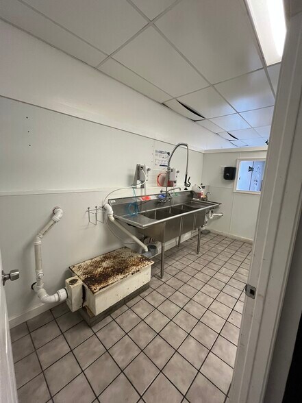 More Photos Of 9 Cedar Swamp Rd, Smithfield Unknown For Lease