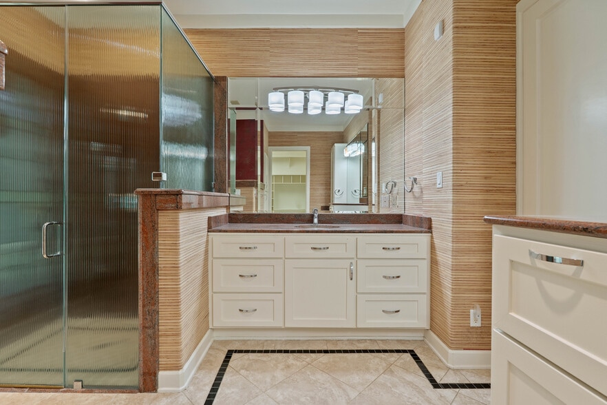 More Photos Of 16621 Hereford Dr, Tomball Flex For Sale