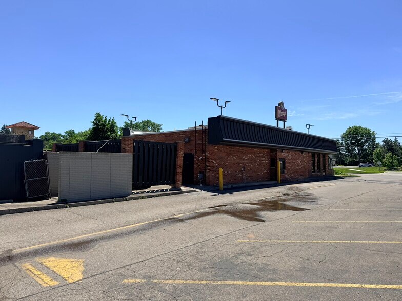 More Photos Of 3170 Elizabeth Lake Rd, Waterford Fast Food For Lease