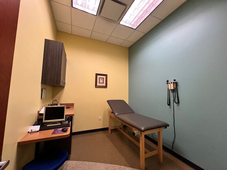 More Photos Of 9515 W Camelback Rd, Phoenix Office For Sale