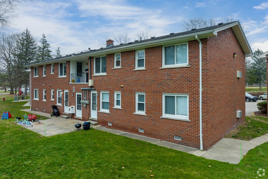 More Photos Of 51611 Mound Rd, Shelby Township Apartments For Sale