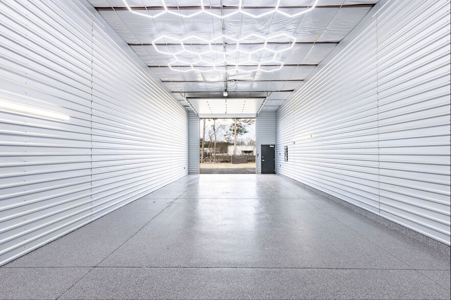 More Photos Of 6034 Lanier Islands Pky, Buford Self Storage For Sale