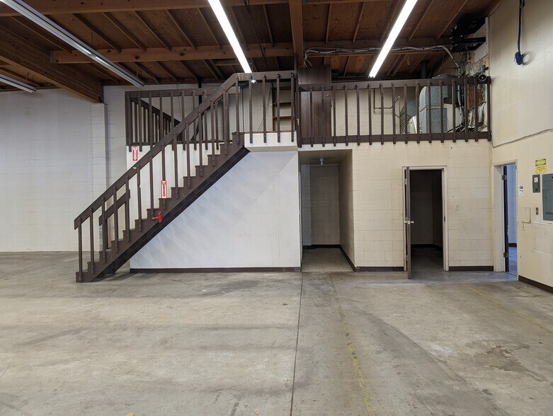 More Photos Of 1350 E Thompson Blvd, Ventura General Retail For Sale