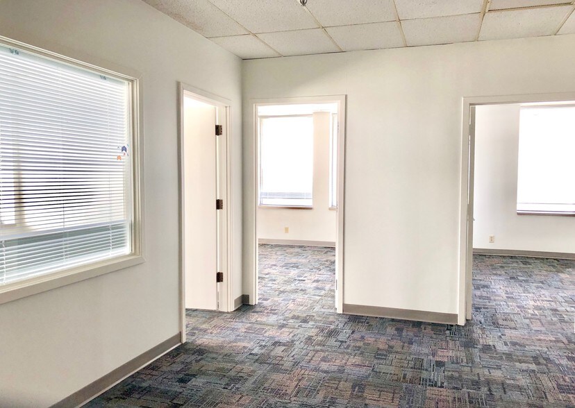 More Photos Of 1777 Main St, Sarasota Office For Sale