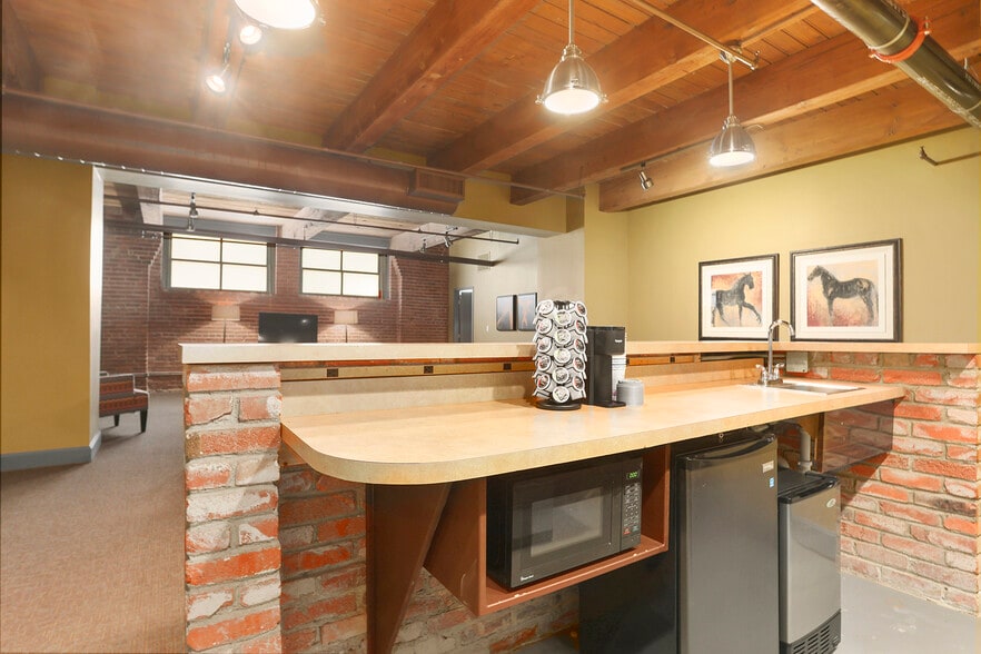 More Photos Of 412 W 8th St, Kansas City Apartments For Sale