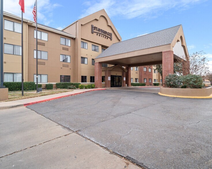 More Photos Of 2515 19th St, Lubbock Hotel For Sale