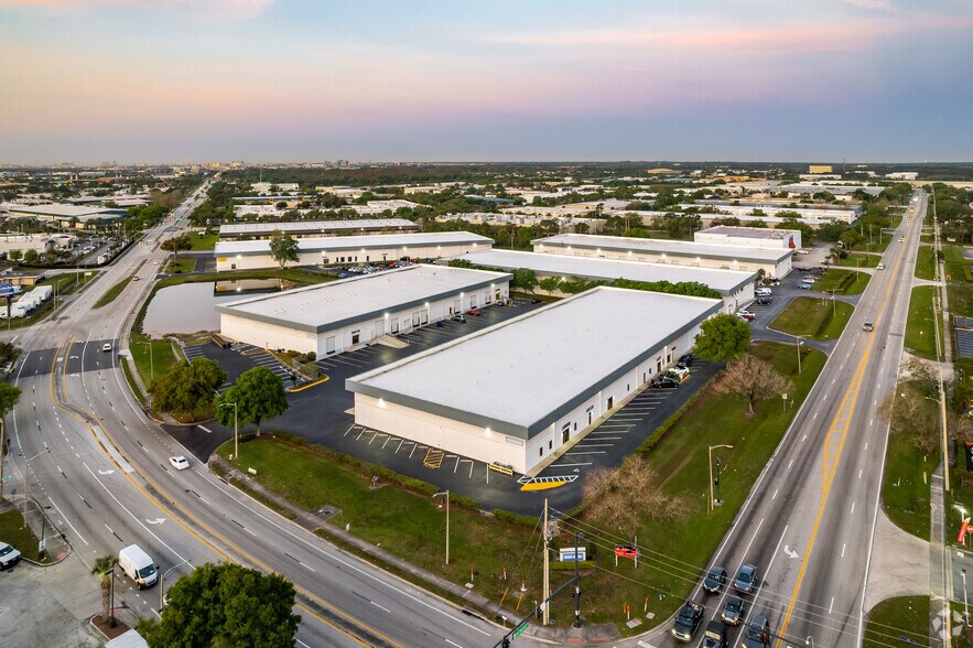 More Photos Of 3320 Vineland Rd, Orlando Unknown For Lease