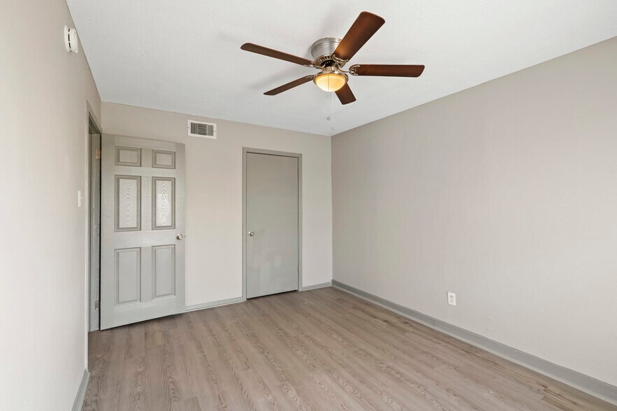 More Photos Of 610 Ferry Rd, Galveston Apartments For Sale