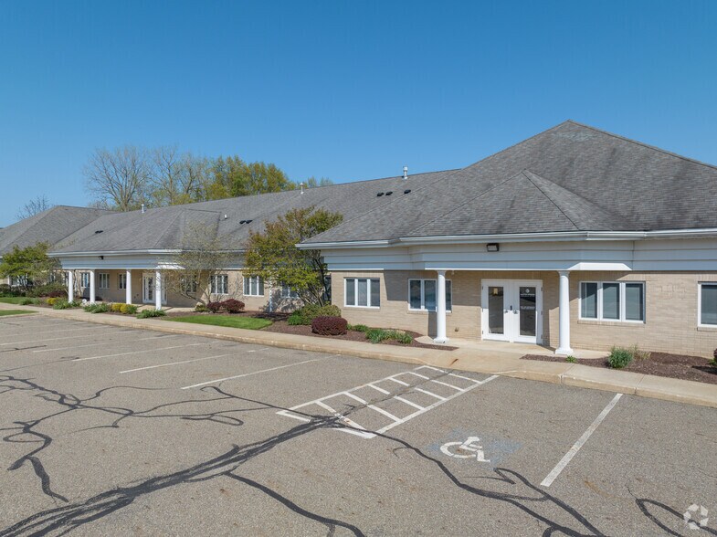 More Photos Of 85 Executive Pky, Hudson Unknown For Lease