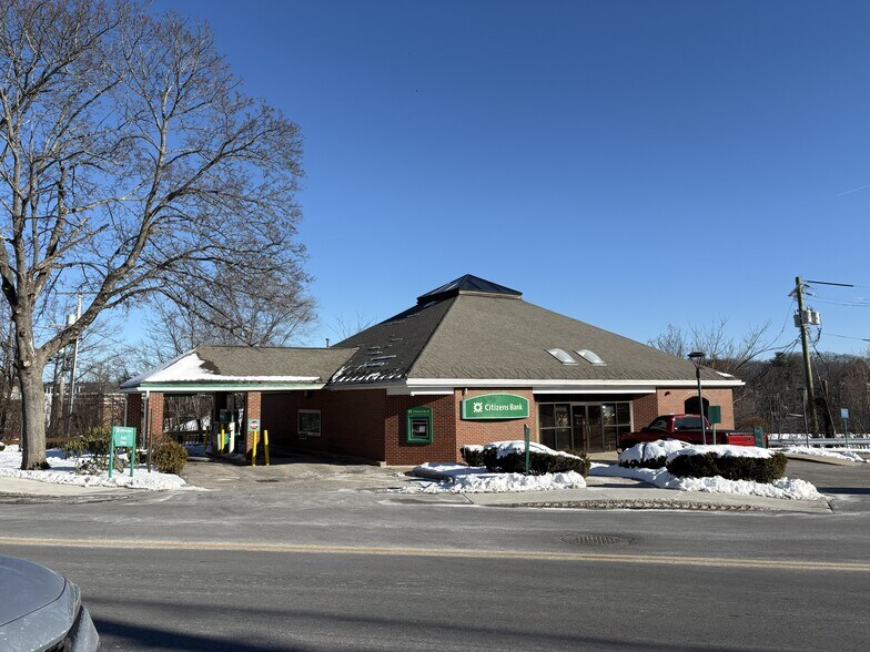 More Photos Of 10 Constitutional Way, Somersworth Bank For Lease