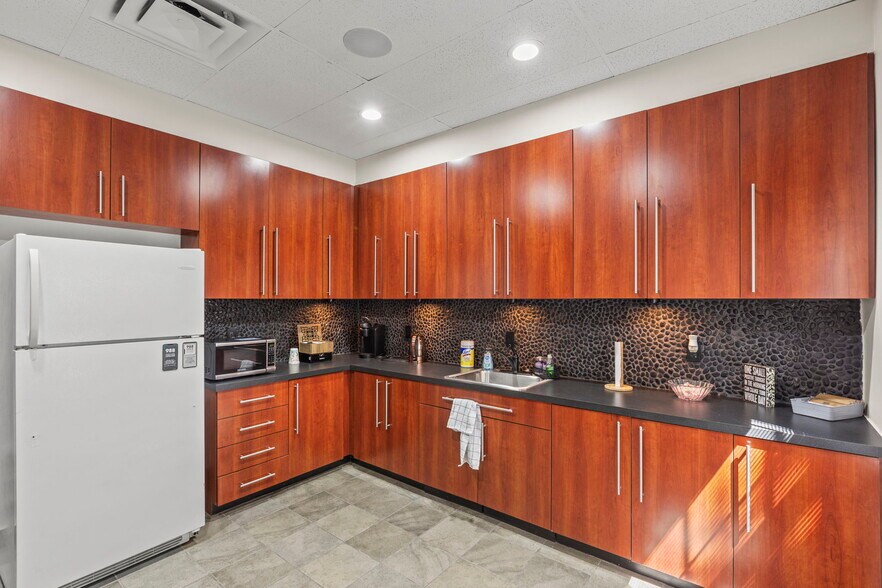 More Photos Of 14230 Park Center Dr, Laurel Office For Lease