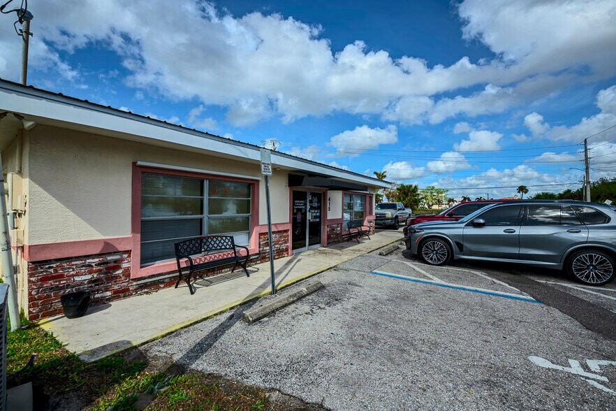 More Photos Of 415 Cooper St, Punta Gorda Flex For Sale