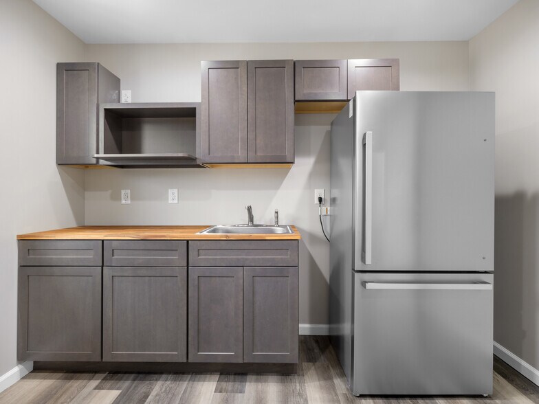 More Photos Of 3261 New Bern Hwy, Jacksonville Light Distribution For Lease