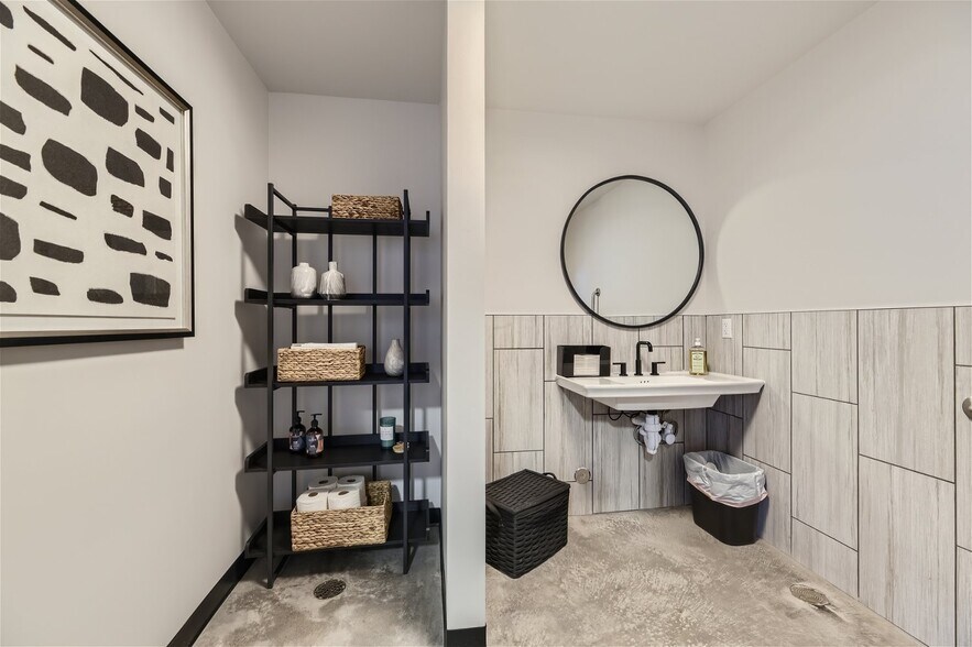 More Photos Of 1010 S Interstate Rd, Castle Rock Showroom For Sale