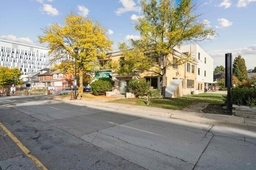 More Photos Of 103 Queen St W, Brampton Office For Sale