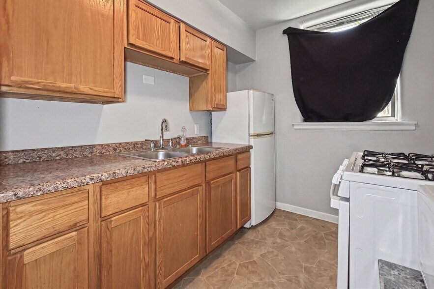 More Photos Of 1003-1011 W Locust St, Davenport Apartments For Sale