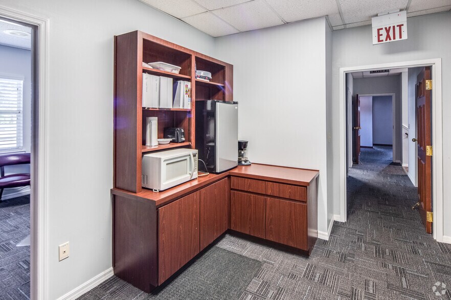 More Photos Of 5639 Hansel Ave, Orlando Medical For Lease