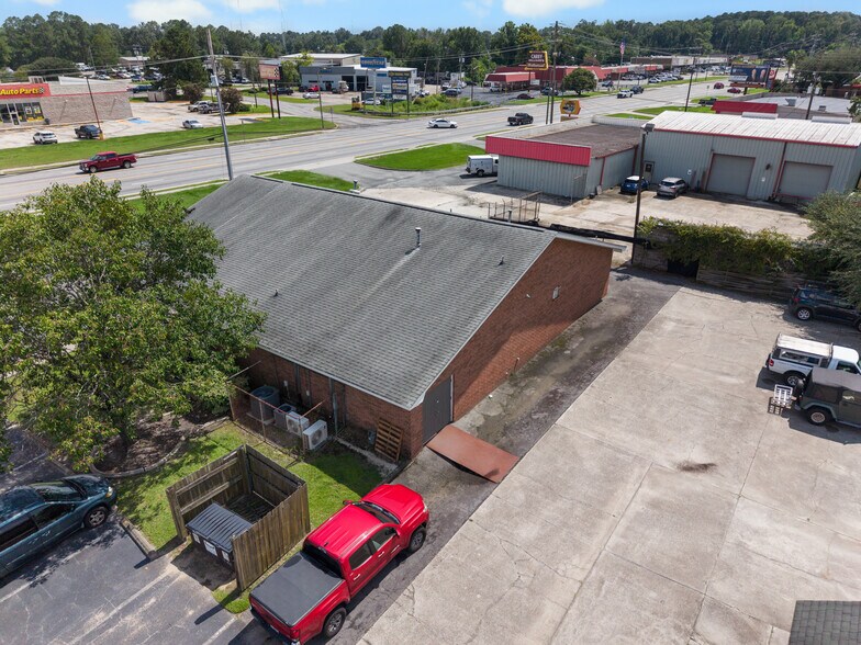 More Photos Of 421 US Highway 80 W, Garden City Freestanding For Lease
