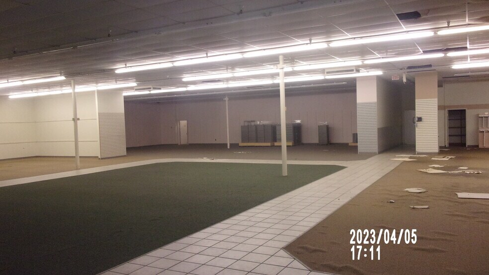More Photos Of 1656 Martin Luther King Blvd N, Greenville Department Store For Sale