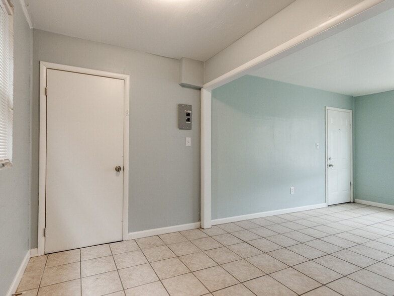 More Photos Of 506 SW 24th St, Oklahoma City Apartments For Sale