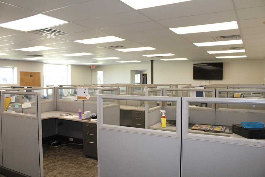 More Photos Of 1936 W Commerce St, Dallas Industrial For Lease