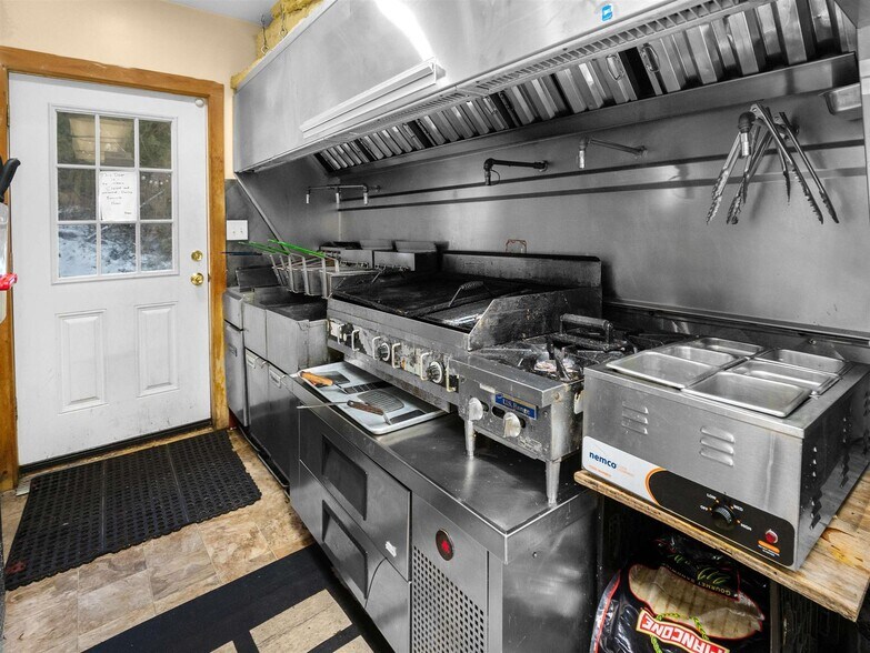 More Photos Of 25 North St, Proctor Restaurant For Sale