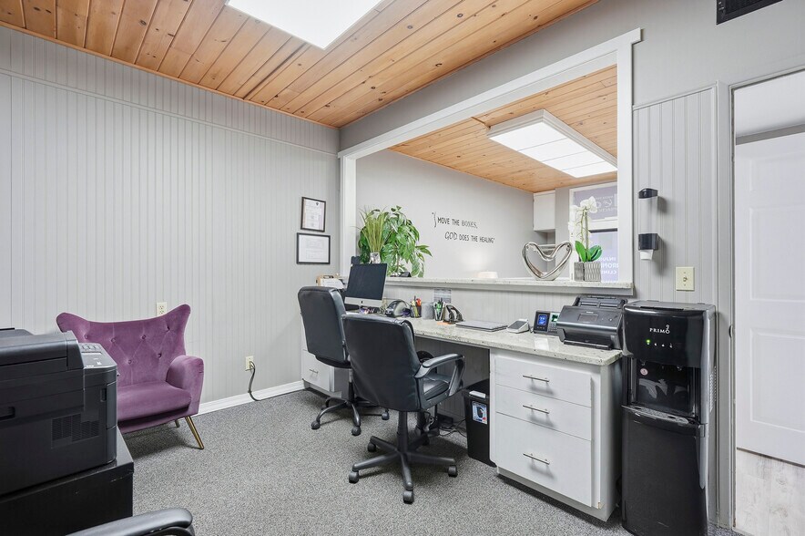 More Photos Of 12720 SW Pacific Hwy, Tigard General Retail For Sale