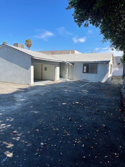 More Photos Of 16123 Wyandotte St, Van Nuys Service For Lease