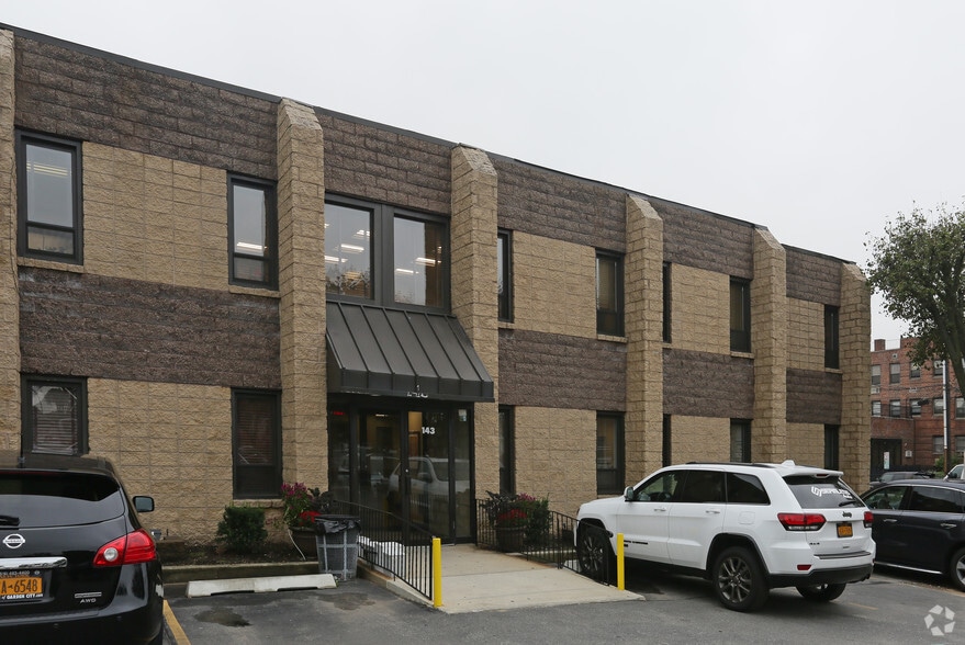 More Photos Of 143 N Long Beach Rd, Rockville Centre Medical For Lease