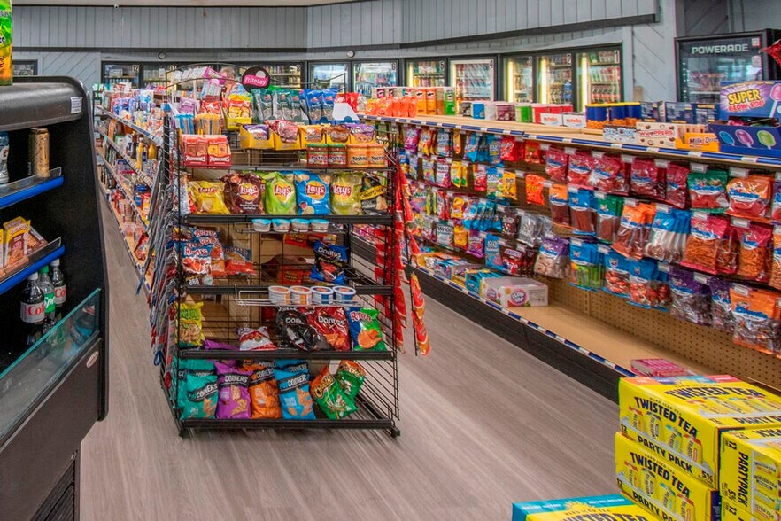 More Photos Of 16135 US Highway 301, Dade City Service Station For Sale