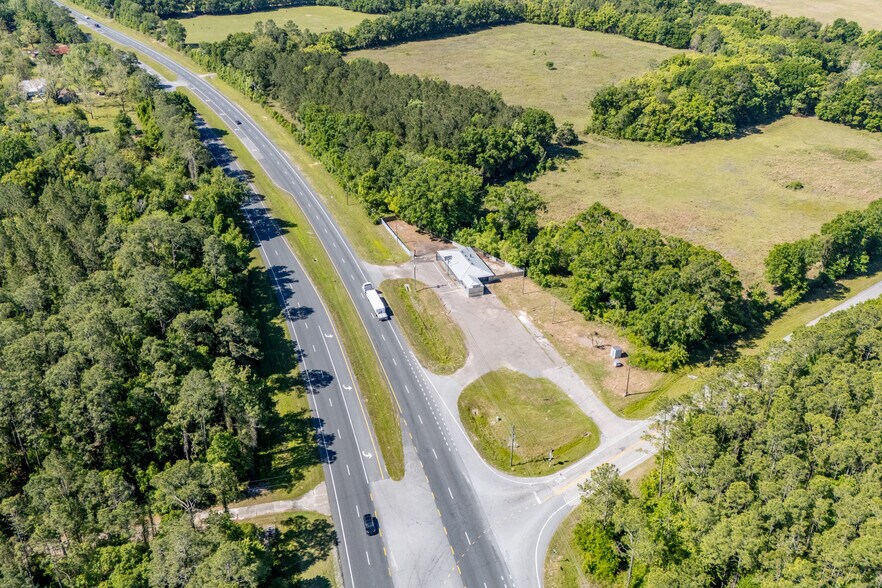 More Photos Of 19510 NE US Hwy 301, Waldo Storefront Retail Office For Sale