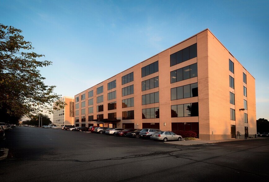 More Photos Of 1941 Bishop Ln, Louisville Unknown For Lease