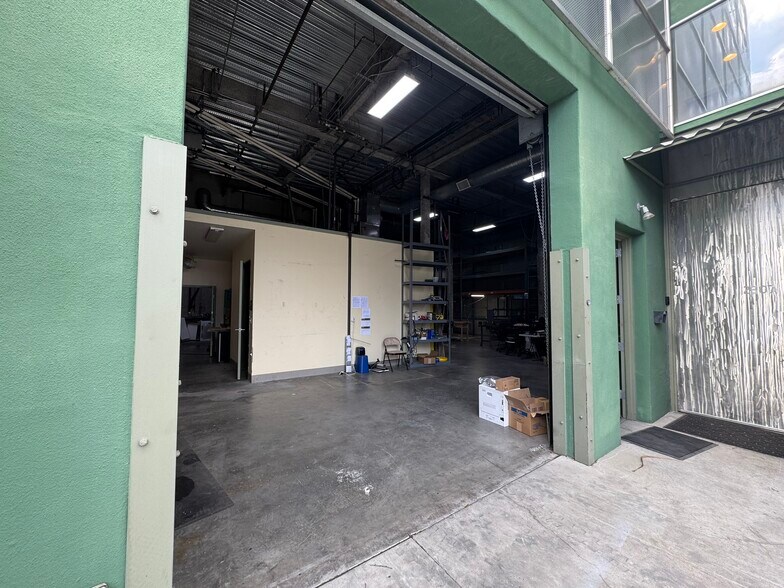 More Photos Of 2305 Federal Ave, Los Angeles Manufacturing For Lease