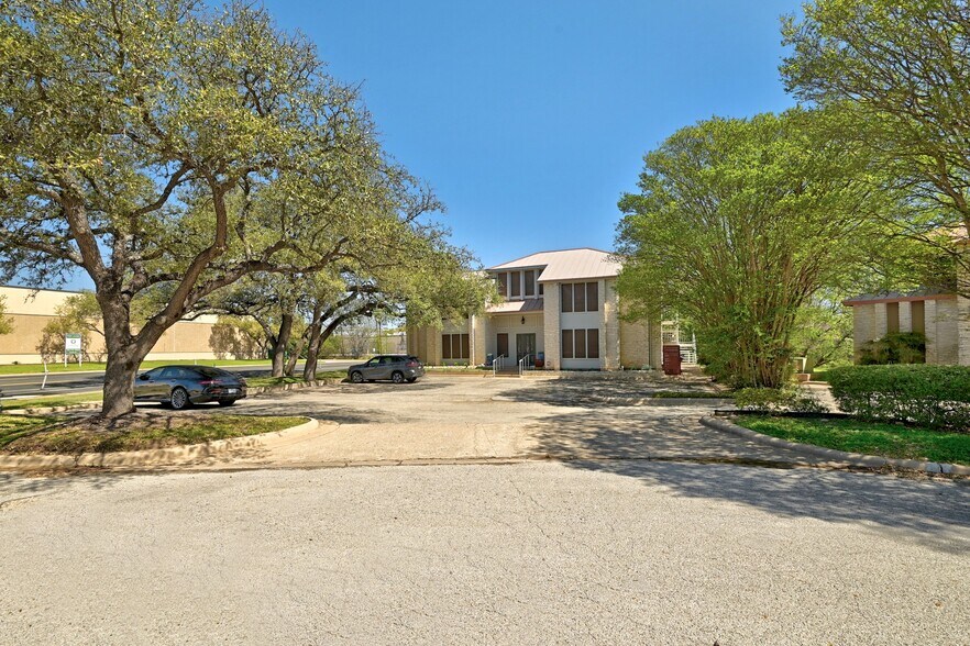 More Photos Of 8733 Shoal Creek Blvd, Austin Office For Sale