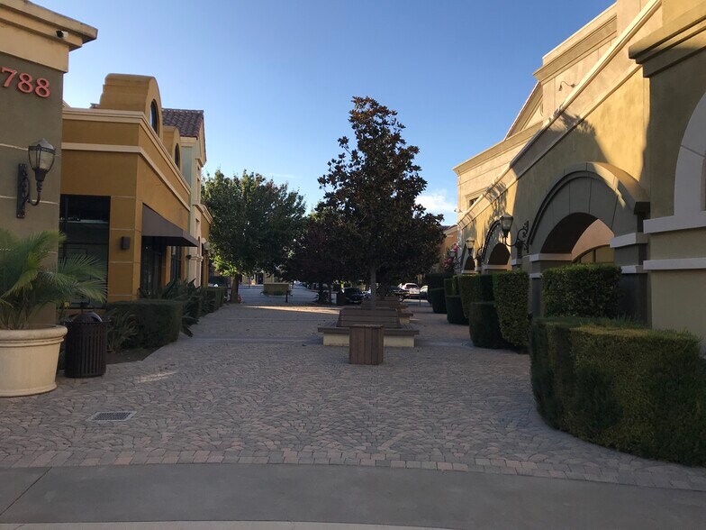 More Photos Of 13768 Roswell Ave, Chino Medical For Lease