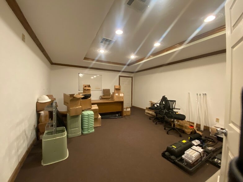 More Photos Of 12841 Highway 90, Beaumont Warehouse For Lease