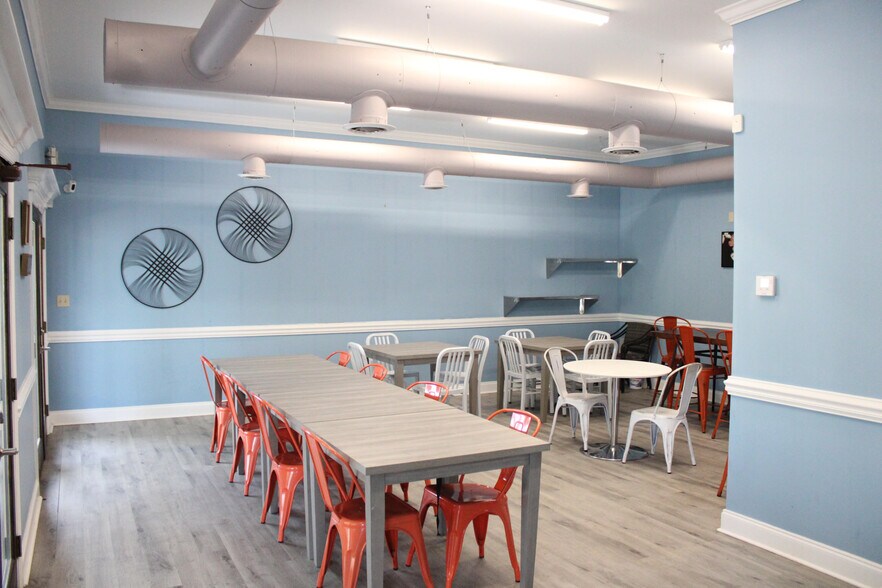 More Photos Of 2019 Habersham St, Savannah Storefront For Lease