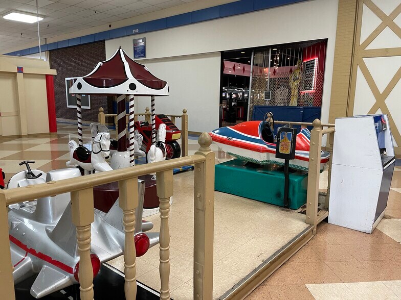 More Photos Of 2135-2251 Belvidere Rd, Waukegan Unknown For Lease