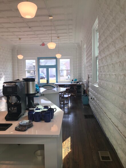 More Photos Of 11615 Main St, Louisville Freestanding For Sale