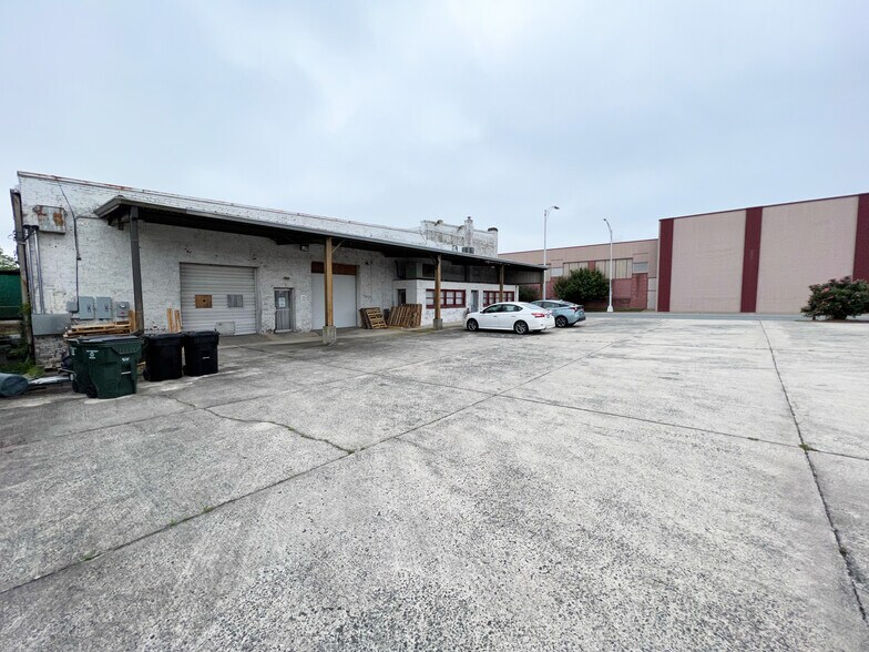 More Photos Of 736 S Main St, Burlington Freestanding For Sale