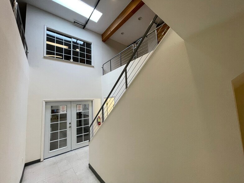 More Photos Of 1175 Obrien Dr, Menlo Park Manufacturing For Lease