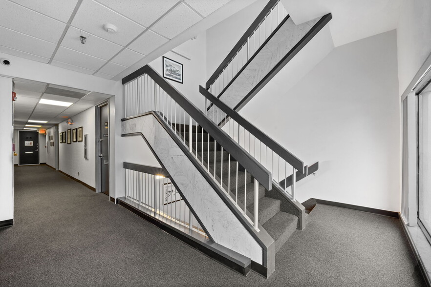 More Photos Of 1995 E Oakland Park Blvd, Fort Lauderdale Loft Creative Space For Lease