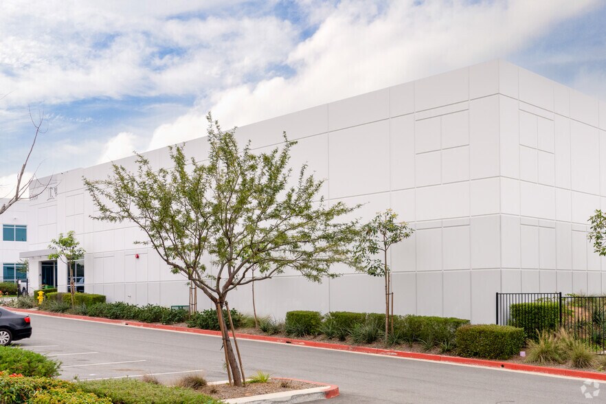 More Photos Of 2480 Palisades Dr, Corona Warehouse For Lease