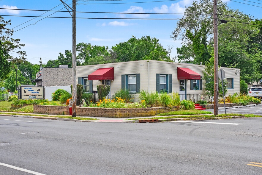 Primary Photo Of 317 Highway 35 N, Neptune City Veterinarian Kennel For Sale