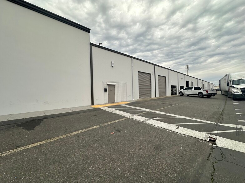 More Photos Of 11167 Trade Center Dr, Rancho Cordova Warehouse For Lease