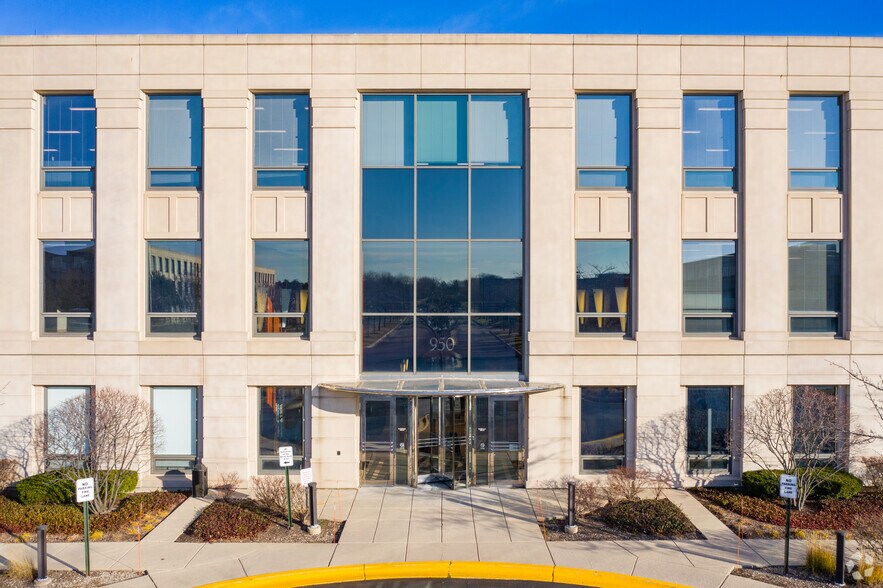 More Photos Of 950 Technology Way, Libertyville Office For Lease