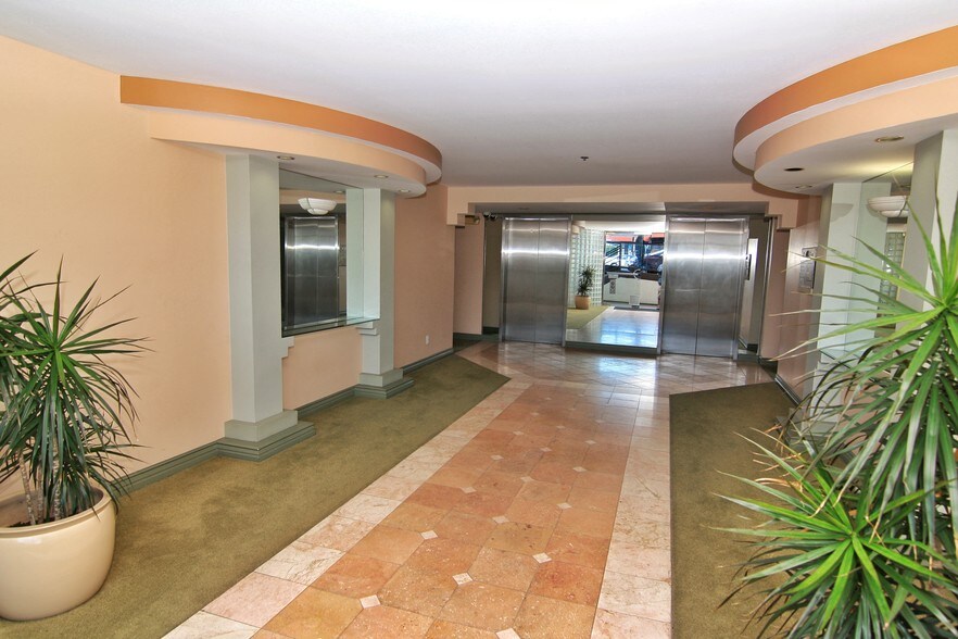 More Photos Of 565 Pearl St, La Jolla Office For Lease